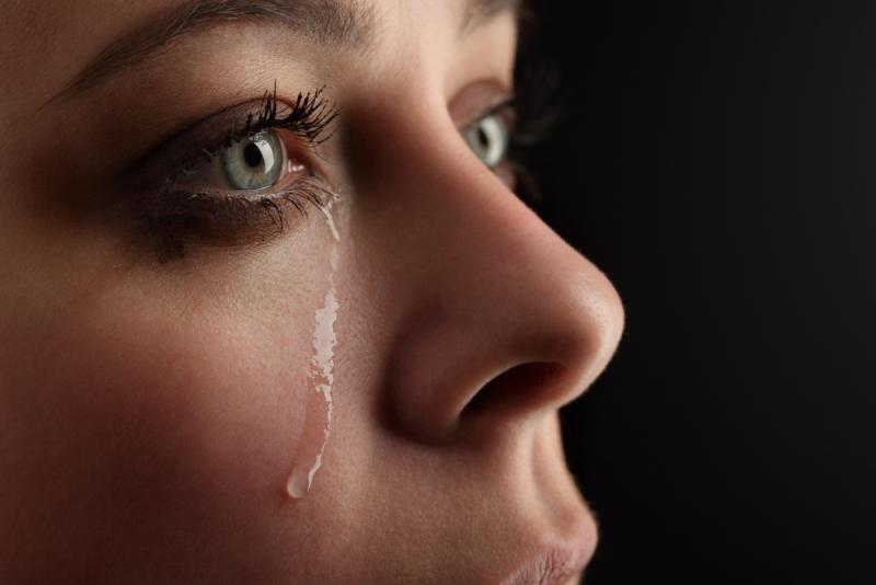 صوت| الرجل يبكي 17 مرة بالعام بينما المرأة أربعة أضعاف، لماذا؟